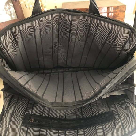 Kenneth Cole Reaction ProTec Faux Pebbled Leather Slim 16" Laptop Business Brief - Picture 6 of 8